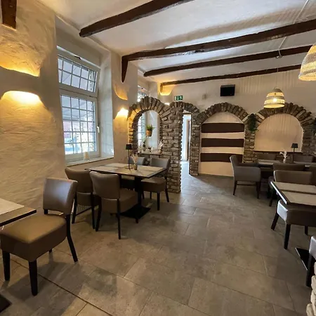 Ristohotel Zur Linde ホテル Rommerskirchen